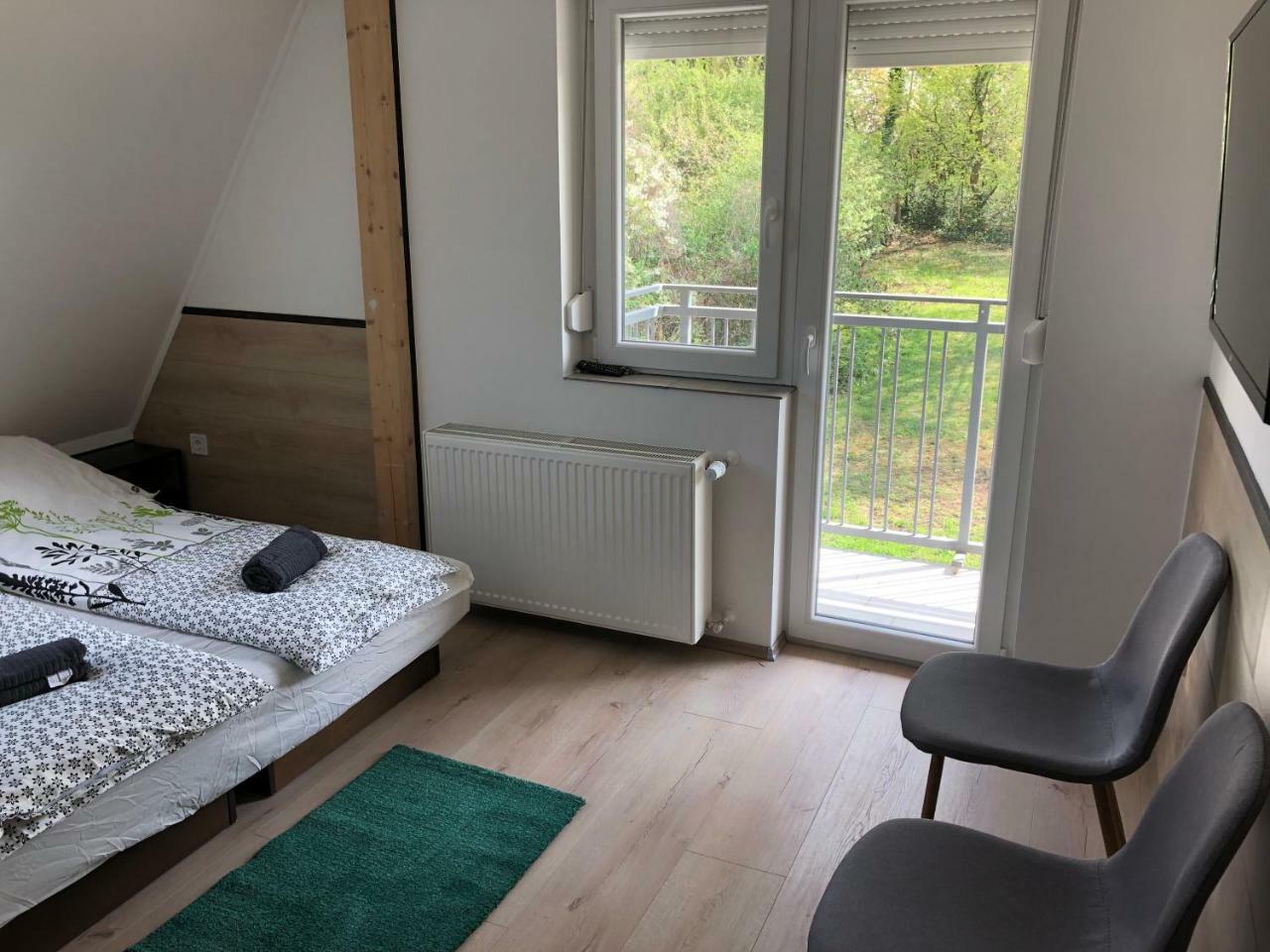 Juno Apartman Vendeghaz Мішкольц Екстер'єр фото