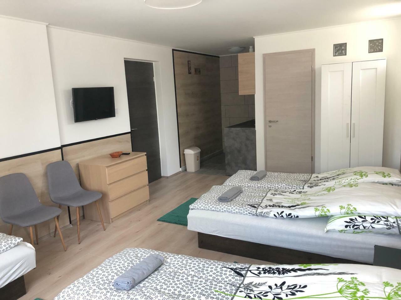 Juno Apartman Vendeghaz Мішкольц Екстер'єр фото