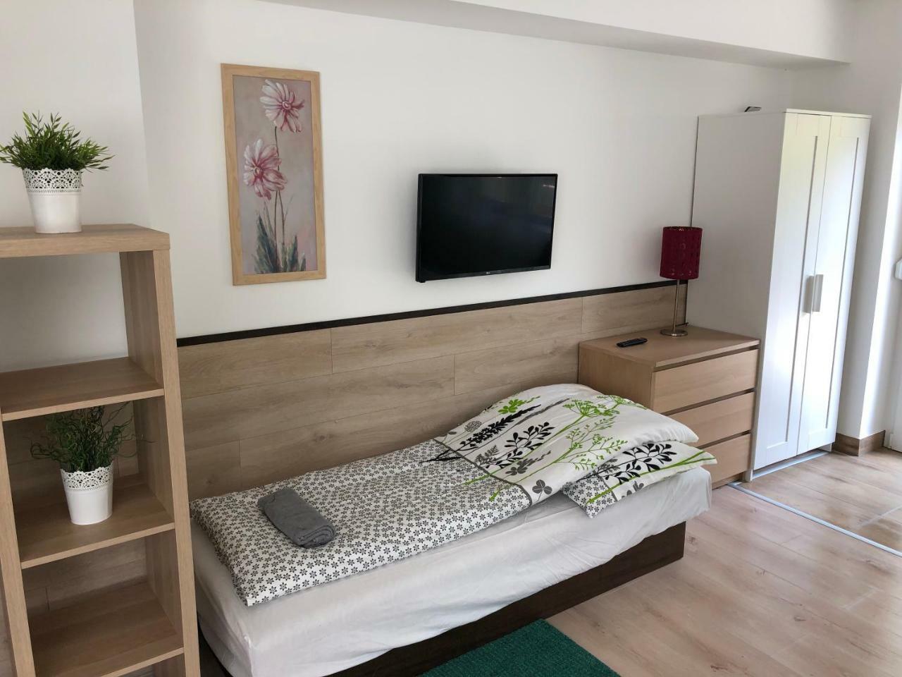 Juno Apartman Vendeghaz Мішкольц Екстер'єр фото