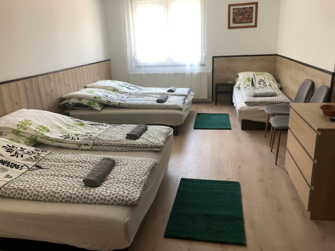 Juno Apartman Vendeghaz Мішкольц Екстер'єр фото
