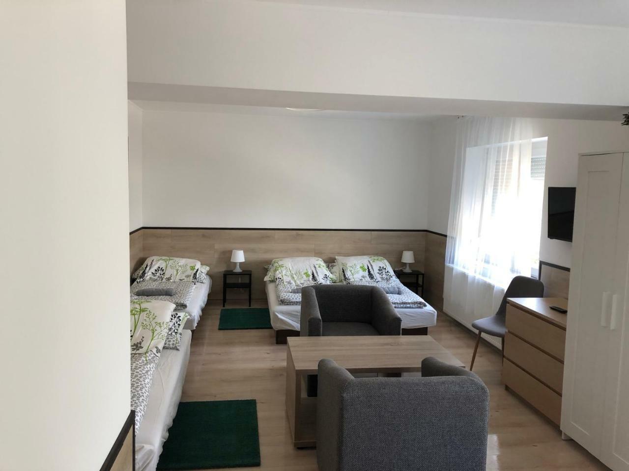 Juno Apartman Vendeghaz Мішкольц Екстер'єр фото