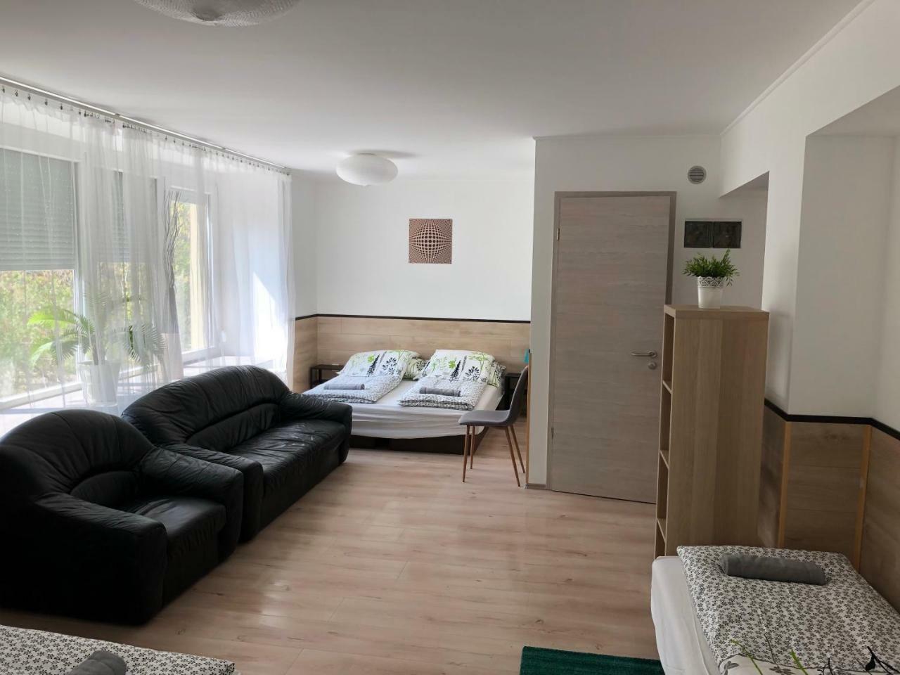 Juno Apartman Vendeghaz Мішкольц Екстер'єр фото