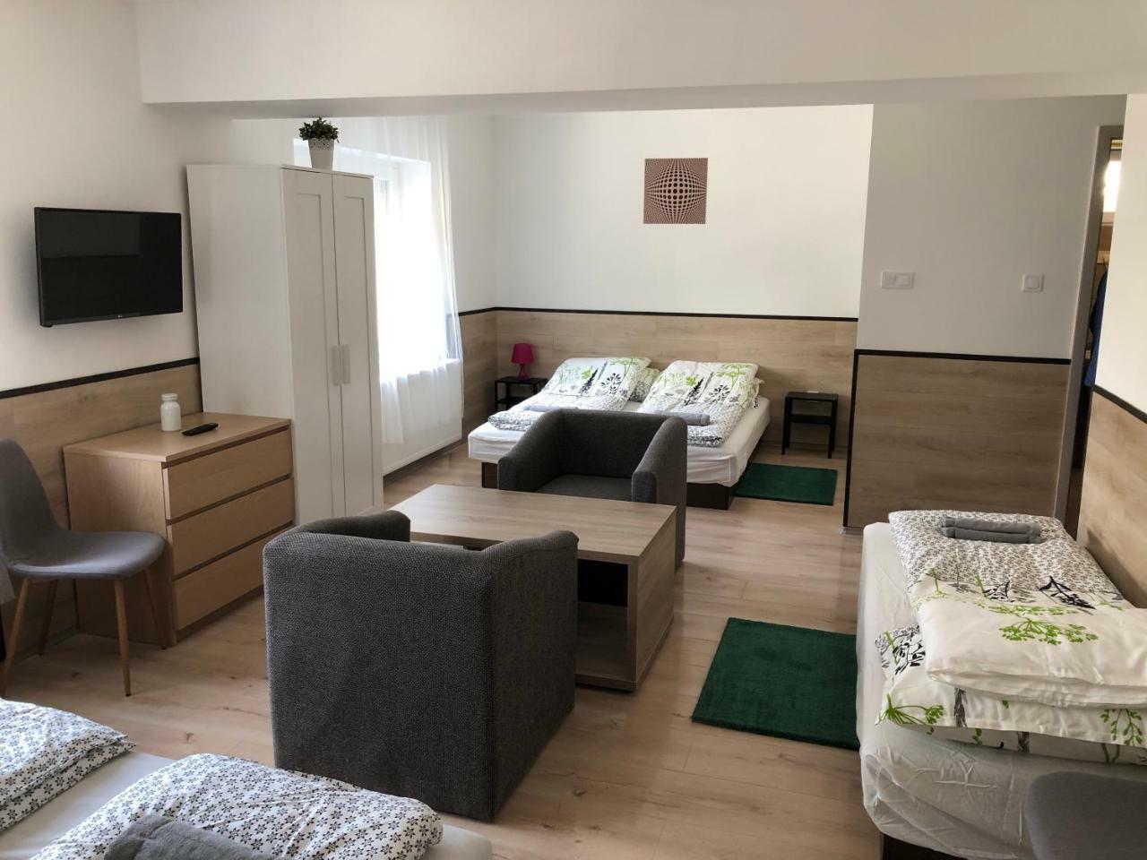 Juno Apartman Vendeghaz Мішкольц Екстер'єр фото