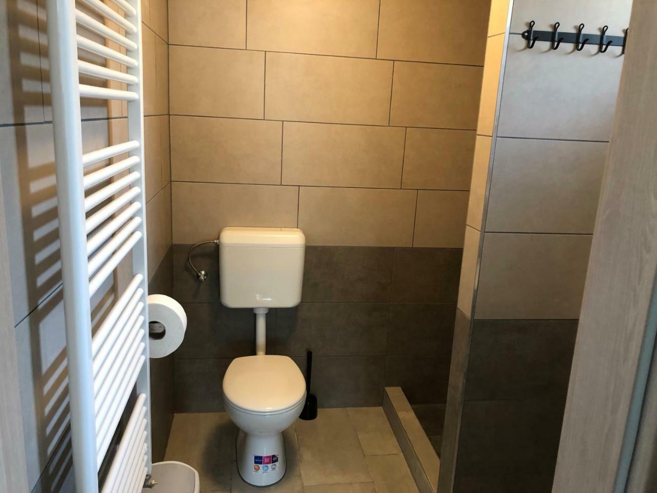 Juno Apartman Vendeghaz Мішкольц Екстер'єр фото