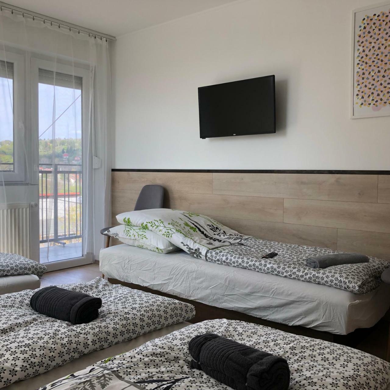 Juno Apartman Vendeghaz Мішкольц Екстер'єр фото