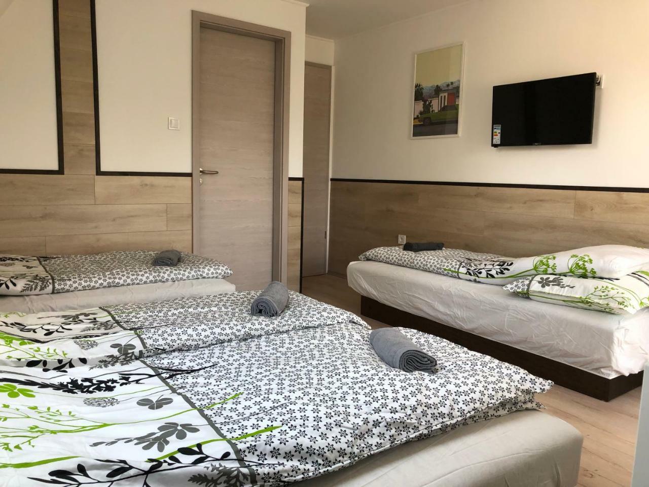 Juno Apartman Vendeghaz Мішкольц Екстер'єр фото